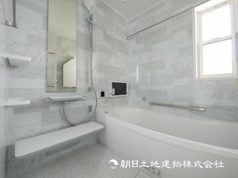 【浴室】近年のシステムバスは浴室で厄介な水垢や排水溝等お掃除が楽になるよう配慮されています