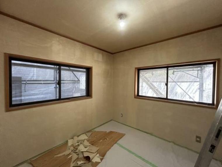 【リフォーム中】1階和室の写真です。畳表替え・クロス張替え・照明交換などします。