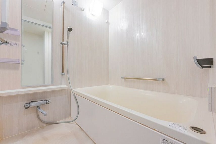 浴室 浴室乾燥機付きのお風呂※画像はCGにより家具等の削除、床・壁紙等を加工した空室イメージです。