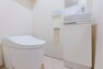 洗面化粧台 手洗い場付きのトイレ※画像はCGにより家具等の削除、床・壁紙等を加工した空室イメージです。