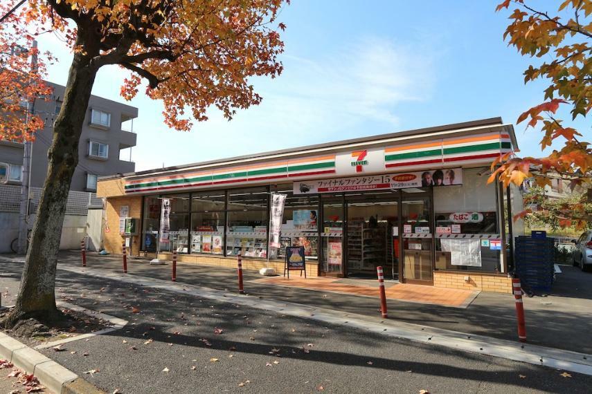 コンビニ セブン-イレブン 横浜みたけ台店（●24時間営業の便利なコンビニが近隣にあり、便利な生活環境が整います。暗くなった夜も24時間営業の明かりがついていると心強いですね。いつでも気軽に立ち寄れ、心強い存在です●）