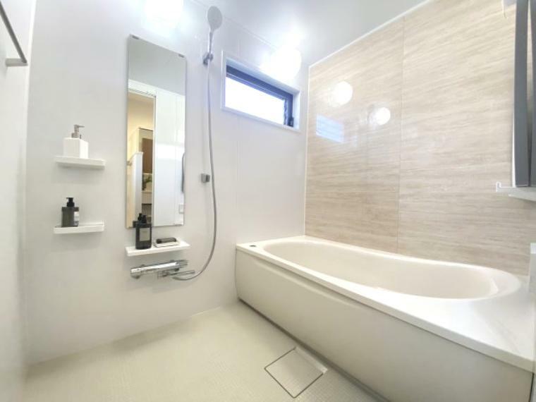 浴室 浴室新規交換済み（TOTO製　1418サイズ）カラリ床、保温性の高い浴槽仕様