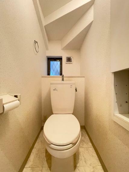 【トイレ】階段下を利用した1階トイレ