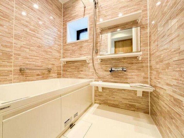 浴室 浴室には窓がついており、空気の入れ替えも簡単にできます。