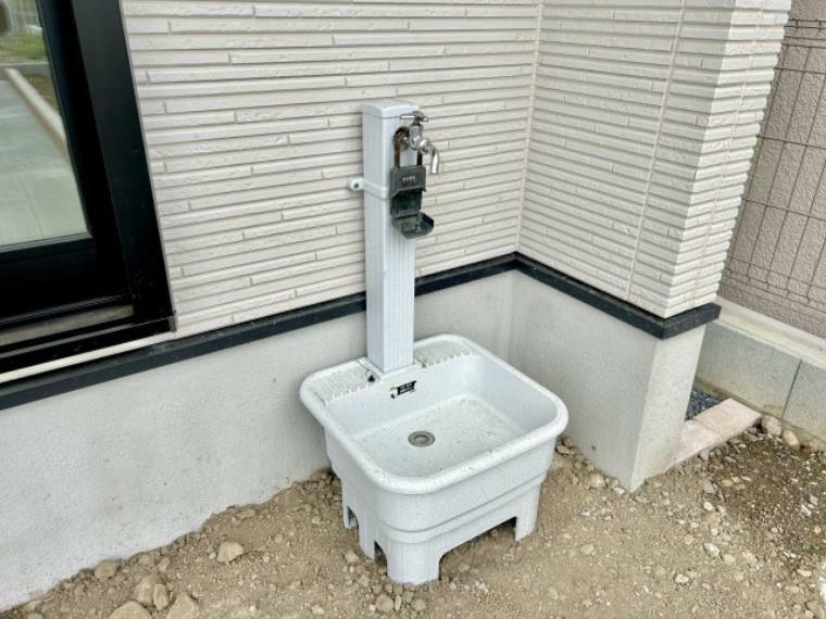 お庭には、立水栓があるのでお子様のお庭遊び後もすぐに手洗いが可能です