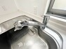 キッチン クリアな水が毎日使え、見た目にもスマートな浄水器一体型。