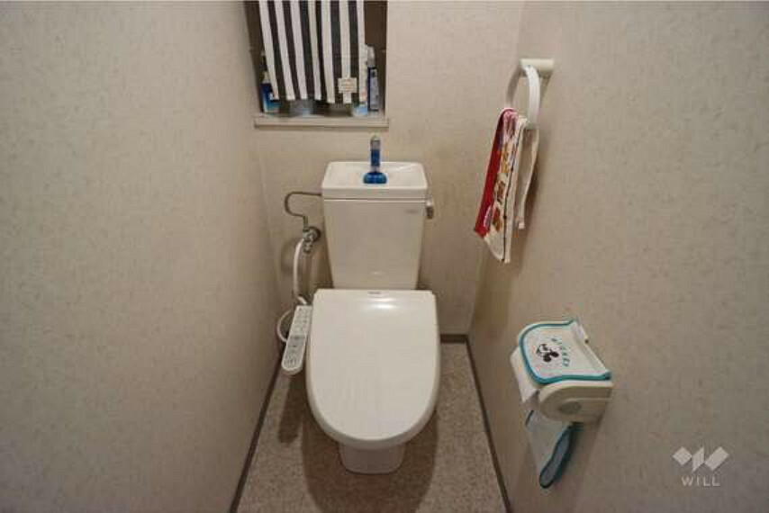 トイレ トイレ。収納があるのがとても便利です。