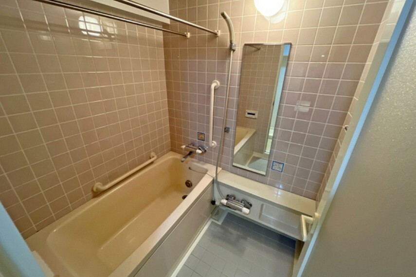 浴室 浴室は手すりと浴室乾燥機付き！雨の日のお洗濯もしやすいようなタイプになっています！