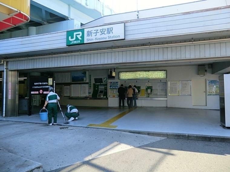 JR京浜東北線　新子安駅 駅前にはハック、ダイソー、ファミマ、相鉄ローゼンとあり、駅から5分程でオーケーストアもあります。