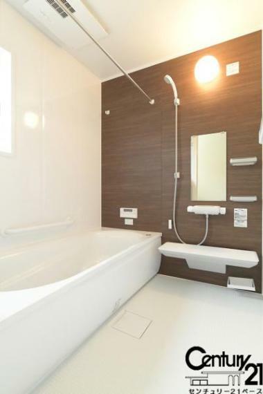 ■現地撮影写真■浴室暖房乾燥機付のゆったり1坪サイズ！足を伸ばしての入浴は疲れも癒してくれます！