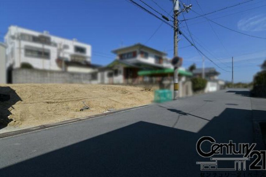 現況写真 ■現地撮影写真■駐車もスムーズに行える広々とした前面道路です！