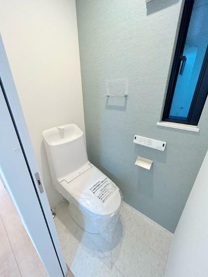 リビングダイニング トイレ:高機能なトイレで。清潔感を保つことができます！