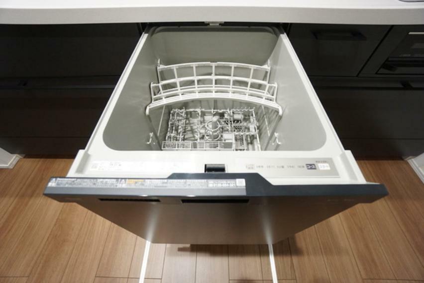 家事の時間が短縮できる食器洗い乾燥機付。億劫な後片付けもラクラクです。