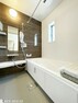 浴室 浴室（同仕様参考写真）・足を伸ばして寛げるゆったりとした広さのユニットバス。ヒートショック対策にも嬉しい浴室暖房乾燥機完備です。
