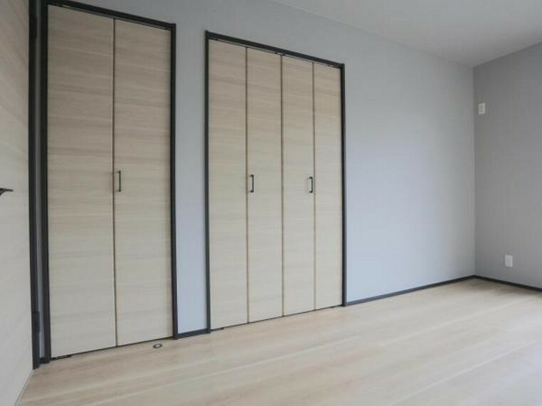 住まう方自身でカスタマイズして頂けるようにシンプルにデザインされた室内。自由度が高いので家具やレイアウトでお好みの空間を創り上げられます。