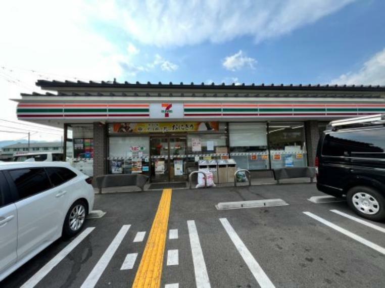 コンビニ 【コンビニエンスストア】セブン-イレブン 神戸新在家南町3丁目店まで407m