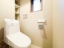 トイレ 毎日使うものだから、シンプルでムダのない空間に。飽きのこない空間は質感豊かな仕上がり。