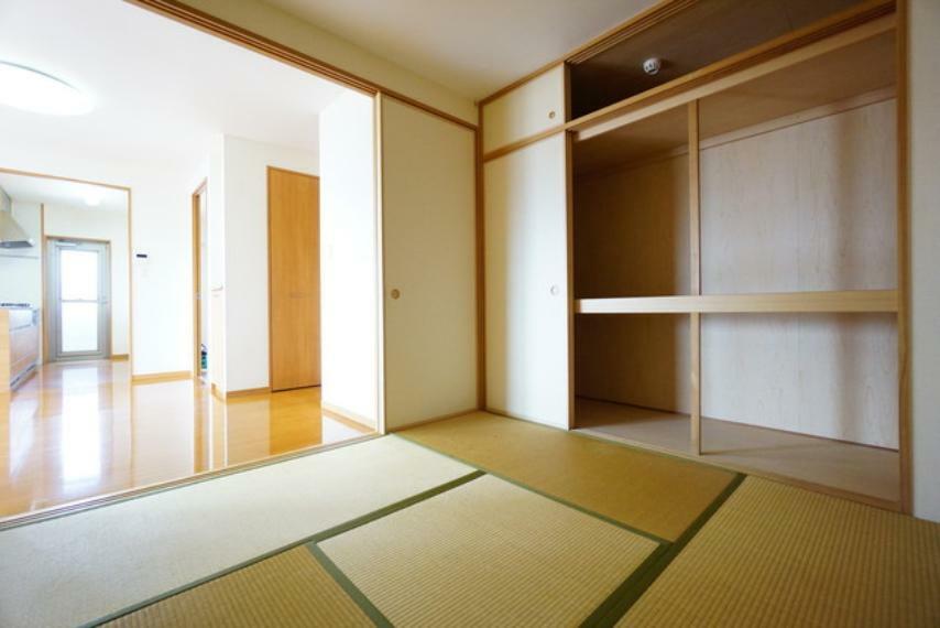 和室 LDKに隣接する和室です。お子様のお昼寝スペース、遊び場所としてなど様々な使用用途で活躍できそうですね。