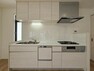 キッチン ホワイトのキッチンは清潔感あふれる爽やかな空間！