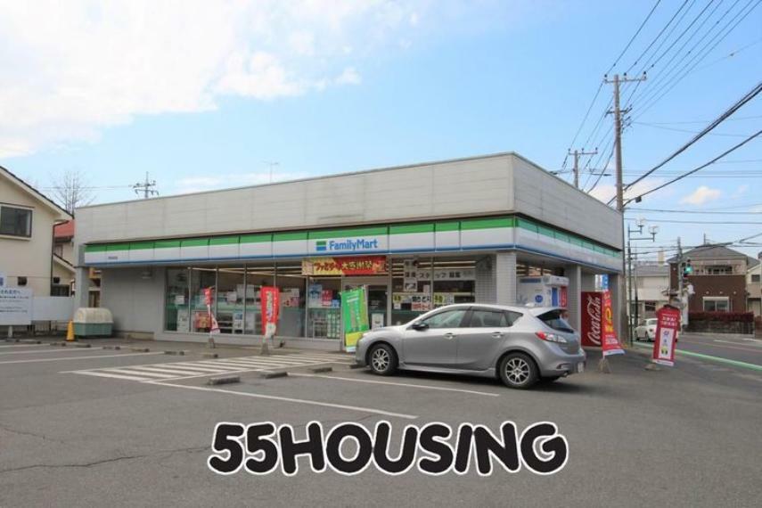 コンビニ ファミリーマート伊奈本町店 徒歩12分。