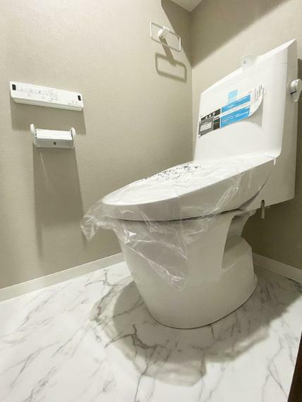 トイレ トイレ内にも物入があり、スッキリ片付きます。もちろん、温水洗浄便座付です。