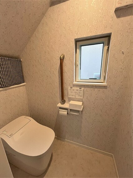 トイレ 【1Fトイレ】温水洗浄機付でさらに快適なレストルーム！