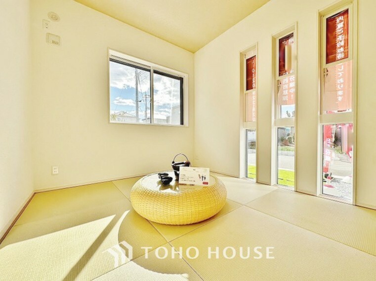 日本で生まれた世界に誇る文化の一つ、和み室こと畳コーナーで、畳がある幸せを満喫して頂けます。