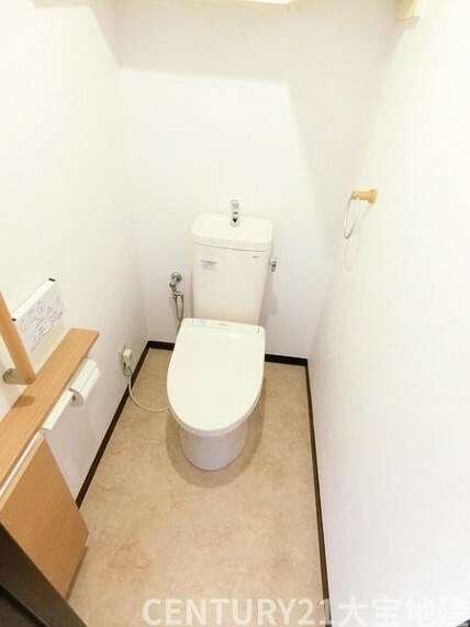 トイレ ■温水洗浄暖房便座付き ■トイレの上部には収納スペースがあります