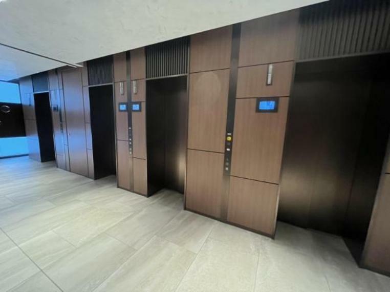 モニター付きエレベーター2基以上あります！