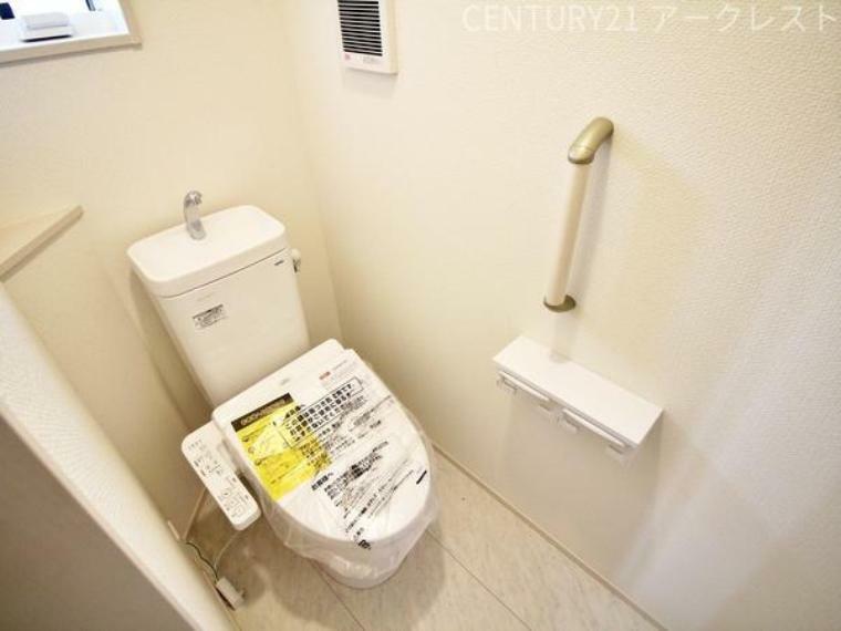 トイレ 2階の温水洗浄便座付きトイレ