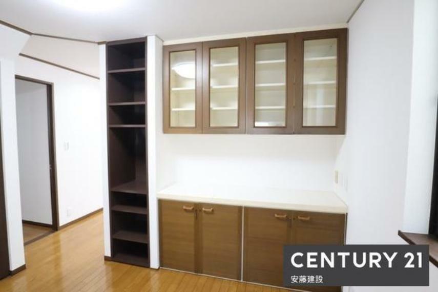 収納 【　食器棚　/　Kitchen　】 収納スペースと作業スペースをしっかり確保できる食器棚完備！