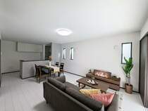 明るく開放的な空間が広がるLDK。室内には豊かな陽光が注ぎ込み、爽やかな住空間を演出してくれます。