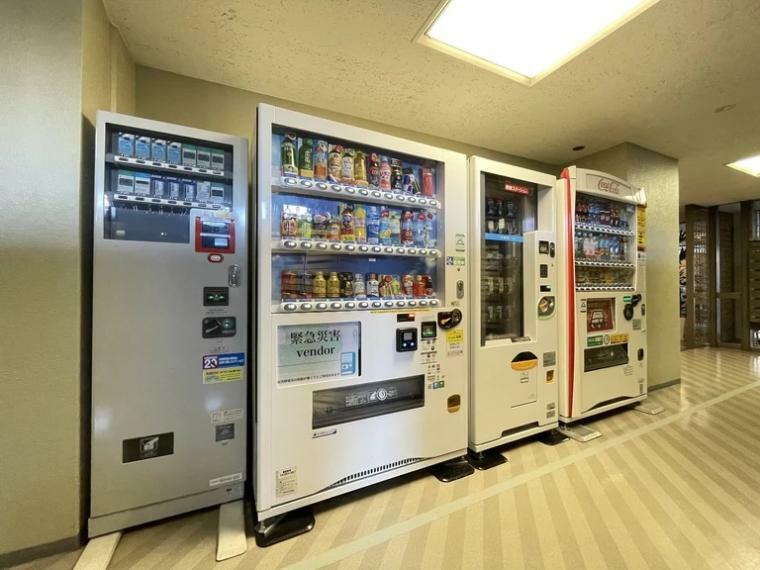 マンション内に自動販売機が設置され、外出せずに飲み物を購入でき大変便利です。