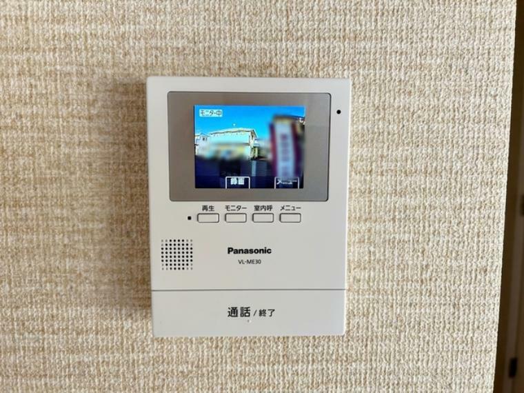 TVモニター付きインターフォン TVモニター付きインターホンが設置されます。来訪者を室内から確認できるので安心です。