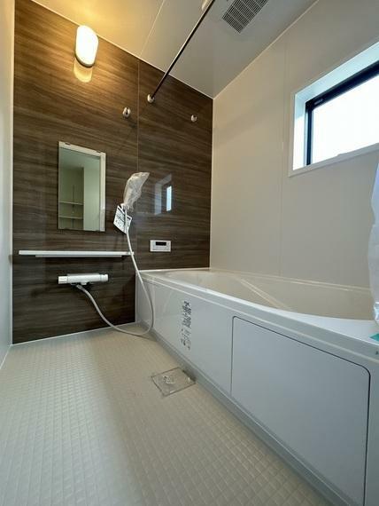 施工例　室内干しに最適な浴室乾燥機 熱々の湯船に入って冷水シャワーや冷房機能を使いチルタイムも味わえます