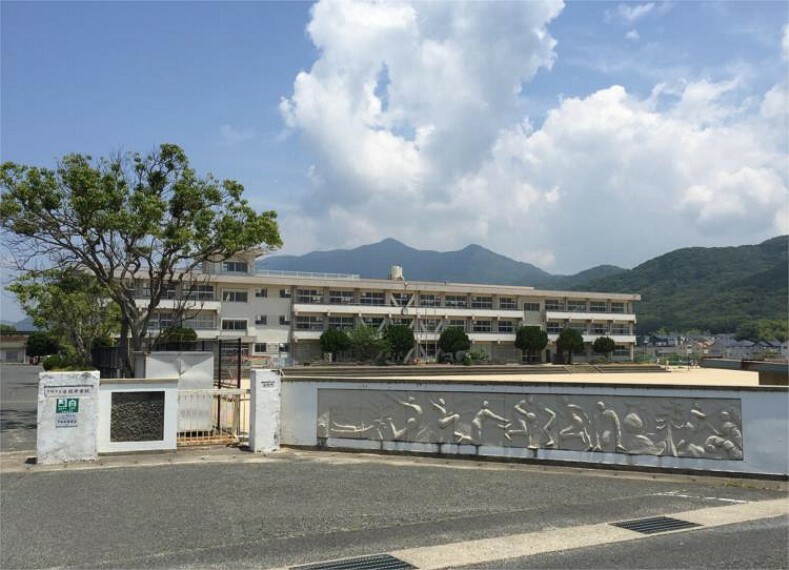 下関市立安岡中学校（約2,052m）