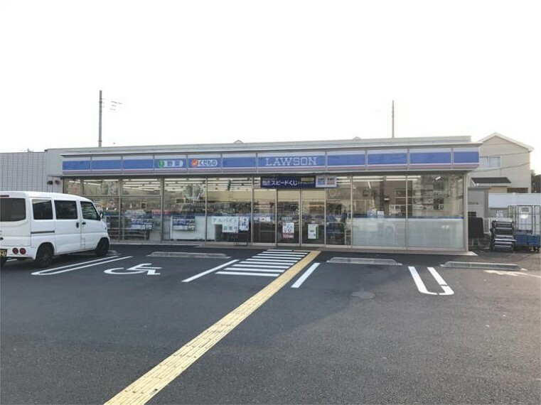 コンビニ ローソン 草加稲荷一丁目店