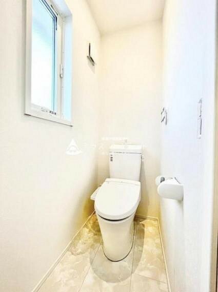 1階と2階にトイレがあるので混雑も回避できますね。※写真は同一タイプまたは同一仕様です。