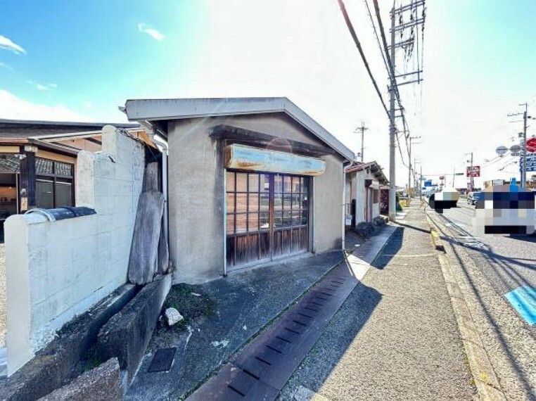 現況写真 現況は木造建築物が2棟ございます。