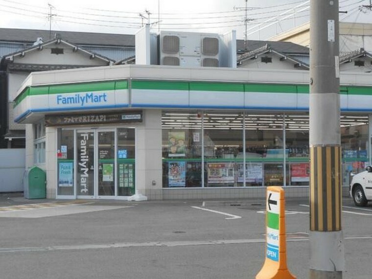 ファミリーマート　東大阪衣摺店
