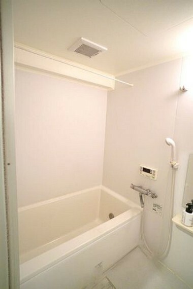 浴室 日々の疲れを癒してくれるゆったりサイズのバスルーム。