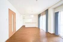 【LDK】※画像はCGにより家具等の削除、床・壁紙等を加工した空室イメージです。
