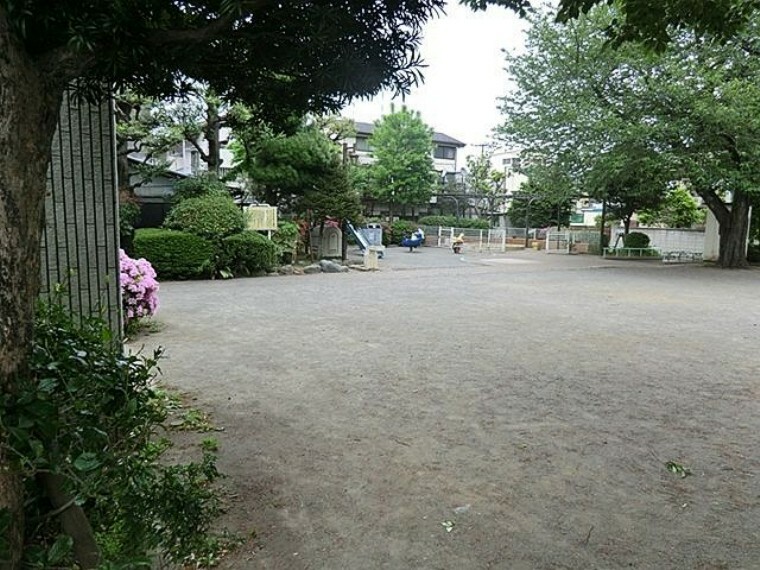 南長崎公園 徒歩2分。（約160m）