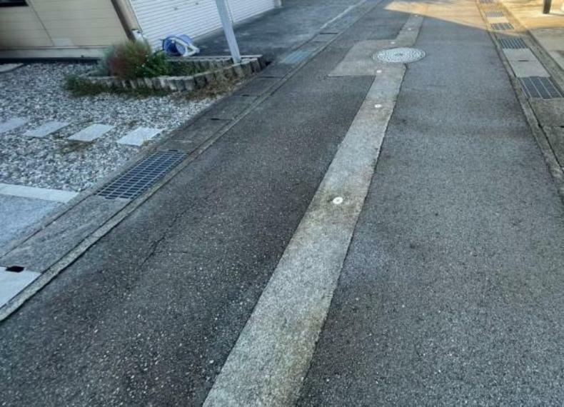 現況写真 前面道路です。融雪がついていますので、冬でも安心ですね。