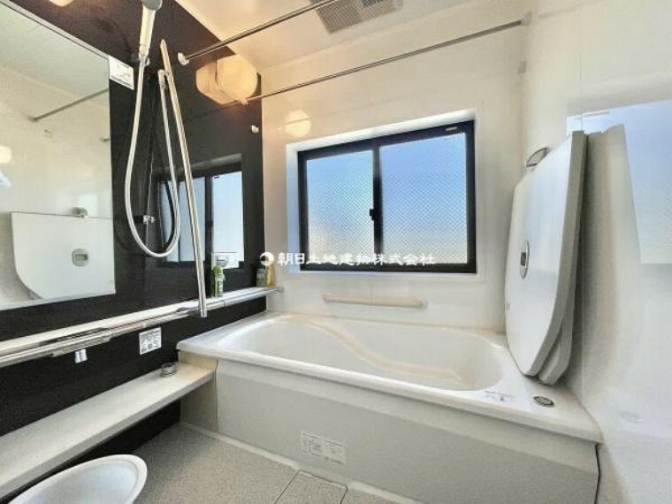 浴室 風通しが良く、換気もしっかりできる2階浴室。浴槽が低く、高齢者にも配慮したユニットバス。
