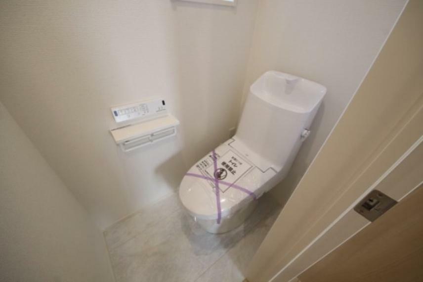 トイレ 1階2階に快適なシャワートイレ完備