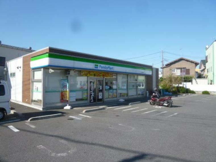 コンビニ 【コンビニエンスストア】ファミリーマート 草加北谷店まで280m