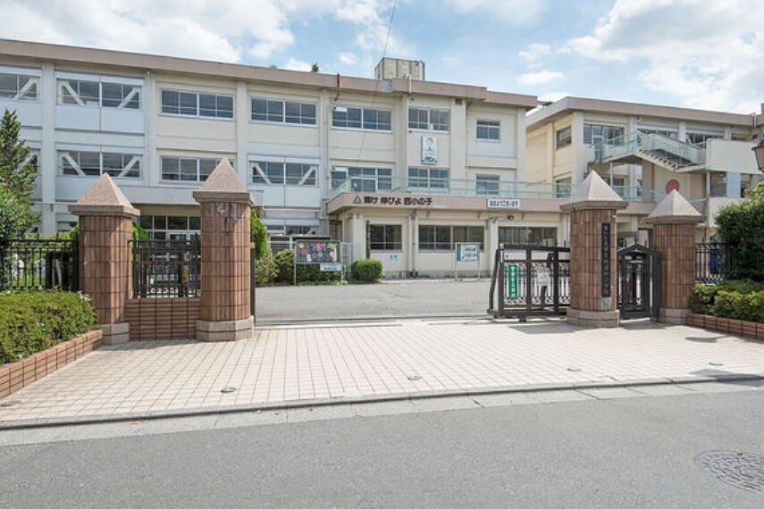 小学校 西浦和小学校　徒歩17分（1,300m）