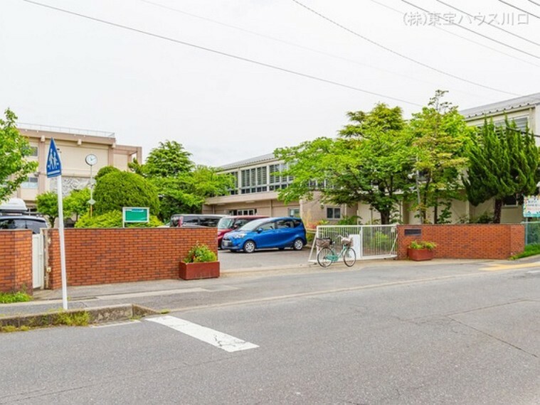 中学校 吉川市立南中学校 350m