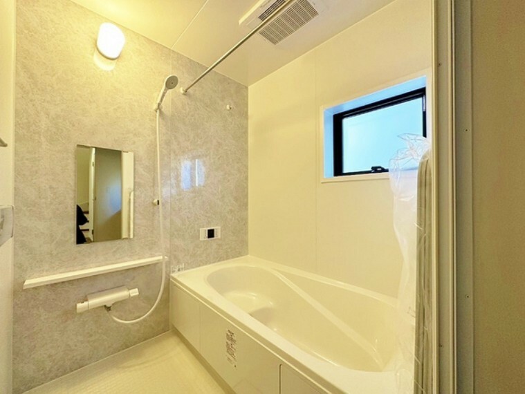 浴室 広々とした浴室換気乾燥暖房付ユニットバスです。
